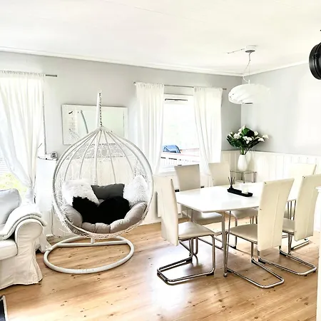 Fjordnest Feriehus Årdalstangen