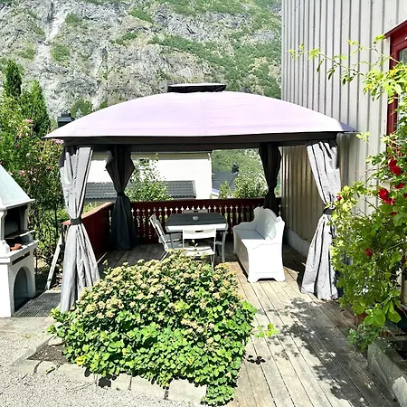 Fjordnest Feriehus Årdalstangen