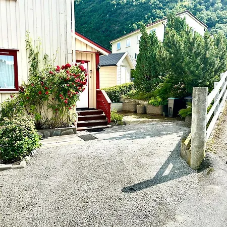بيت للعطل Fjordnest With Sauna Årdalstangen