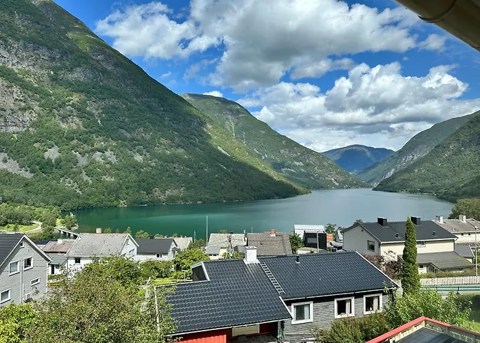 Feriehus Fjordnest Årdalstangen